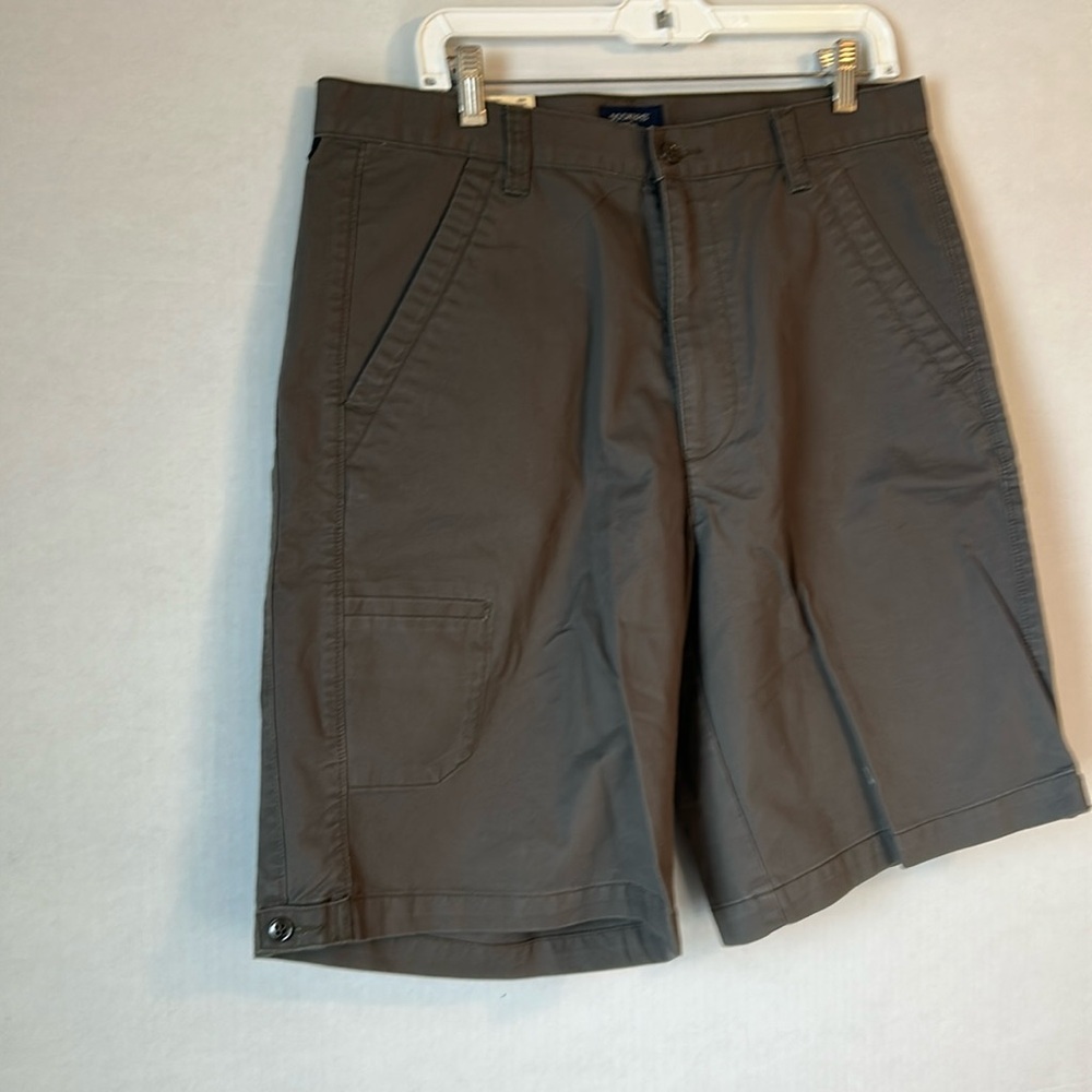 NWT Dockers Relax Fit Cell Phone Pocket Standard Length Olive Grn Shorts Sz W34